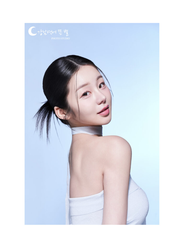 강남역에서 촬영한 자연스러운 프로필사진 예시2