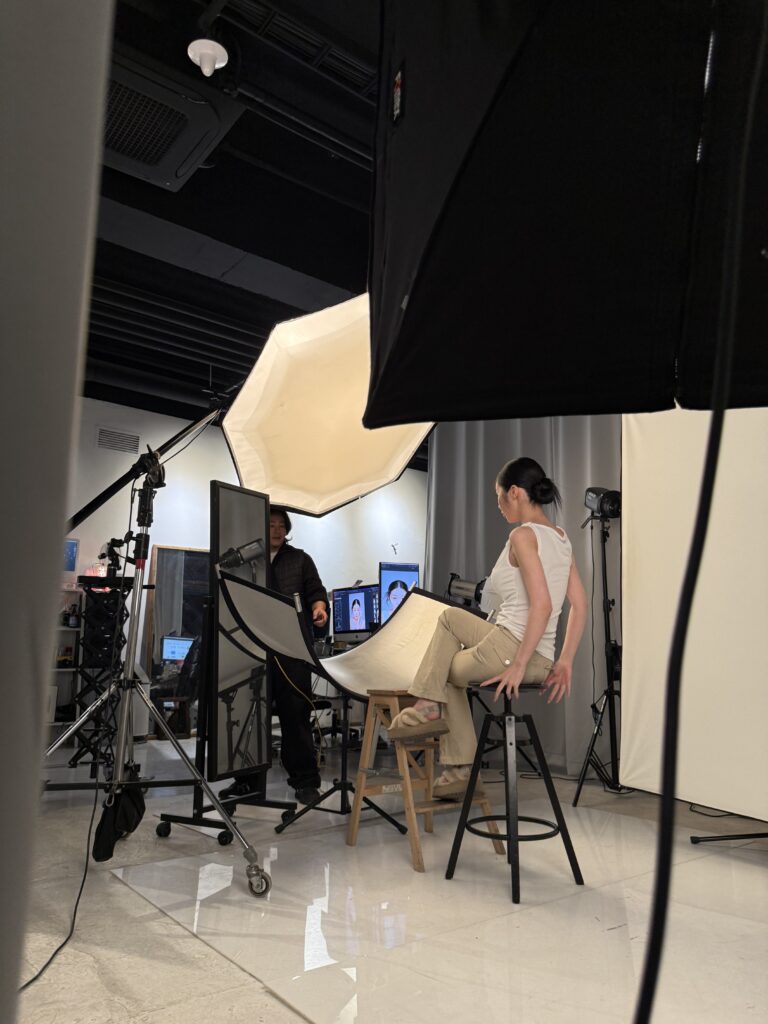 10년 경력 포토그래퍼가 진행하는 강남역 프로필사진 촬영 장면2