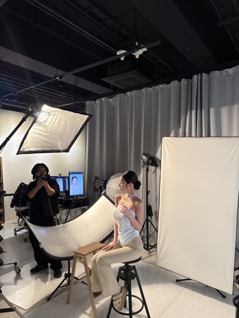 10년 경력 포토그래퍼가 진행하는 강남역 프로필사진 촬영 장면3